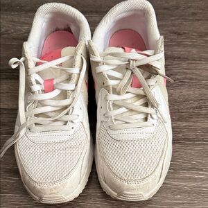 Nike Women's White and Pink Sneakers I clean them
